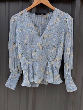 ZARA Blue Floral Peplum Blouse XS Sheer Stripe Smocked Cuff Cottagecore Classic